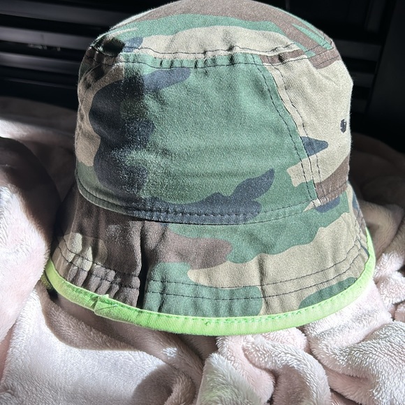 New Era NFL Seattle Seahawks Camo Bucket Hat- size M - Picture 3 of 7
